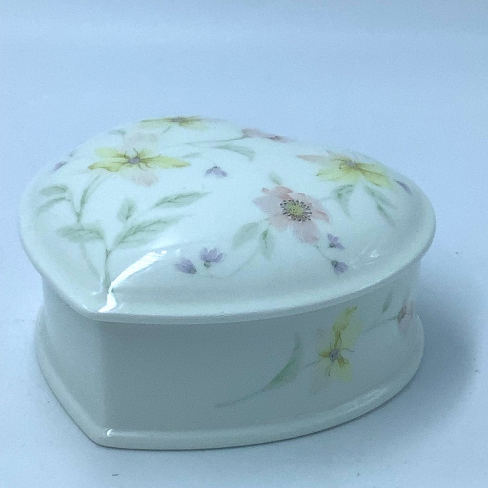 Mikasa Pastel Garden Heart Shaped Trinket Box